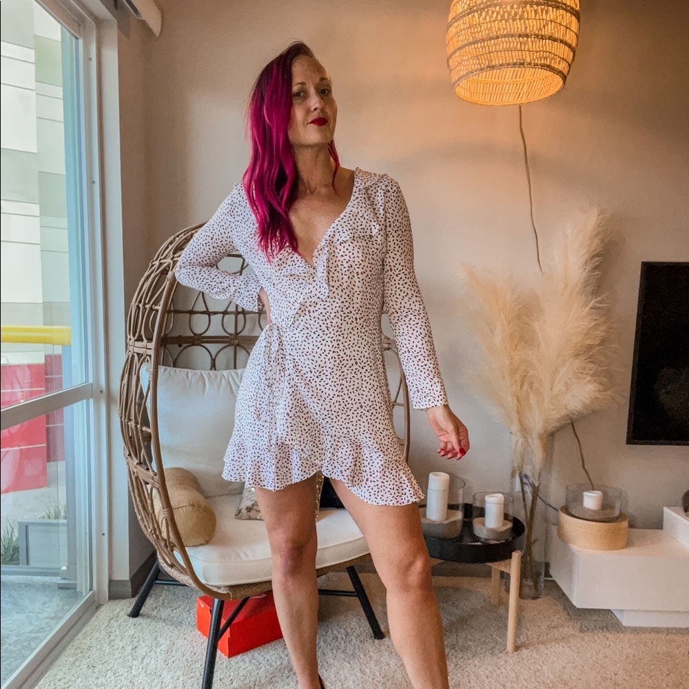 Lucy Paris White Long Sleeve Printed Wrap dress - Picture 4 of 12